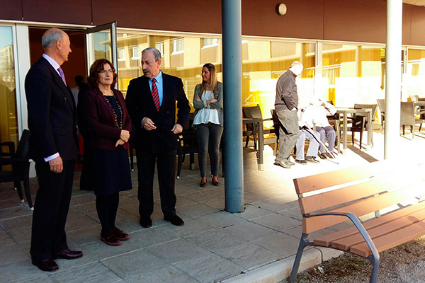 Visita de la consejera de ciudadanía y derechos sociales a la residencia Santa Bárbara Fundaz (09/01/2017)